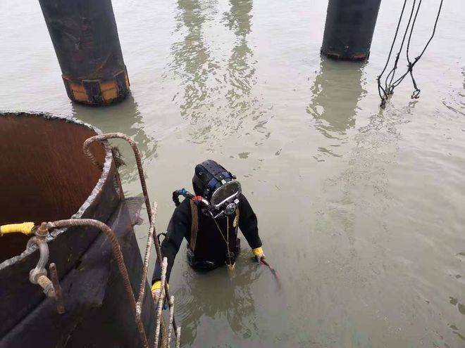 半岛.体育 (中国) 官方网站邵阳市水下码头拆除-水下封堵污水管道(图1)