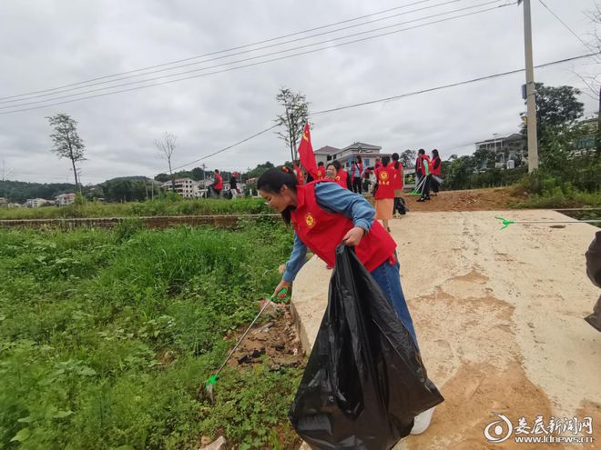 半岛.体育 (中国) 官方网站娄星区水洞底中学党支部开展“保护水资源 党员在行动(图2)