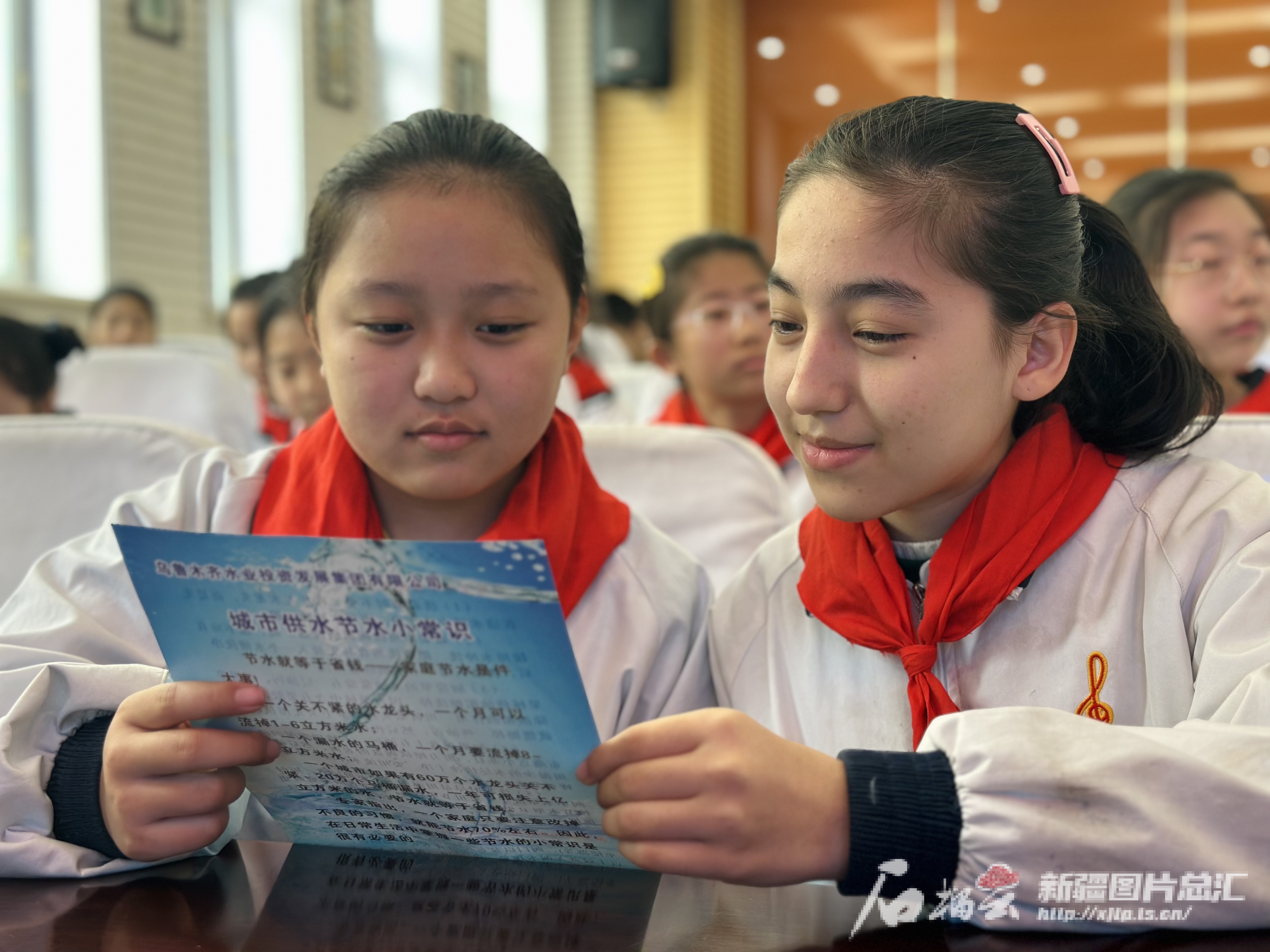 半岛世界水日丨乌鲁木齐中小学生争当节水小能手(图2)